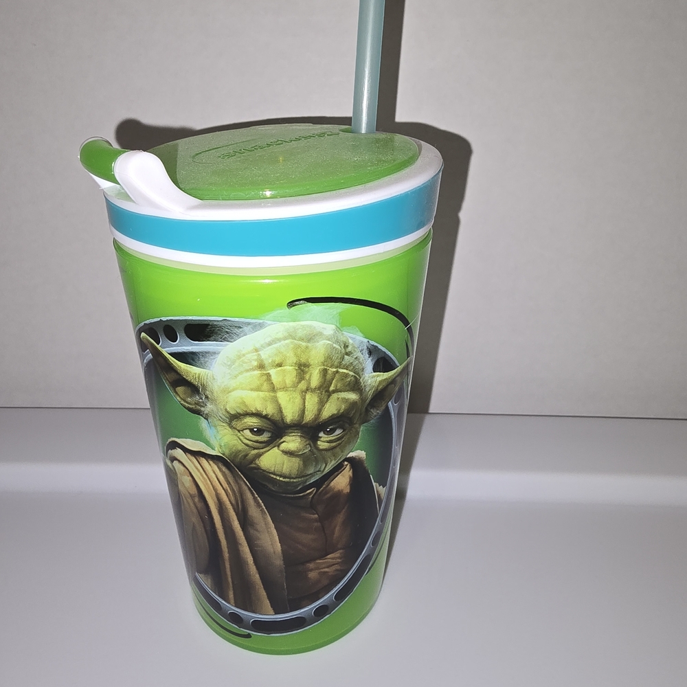 Star Wars Green Yoda Travel Cup with Snack Stash W/Straw
